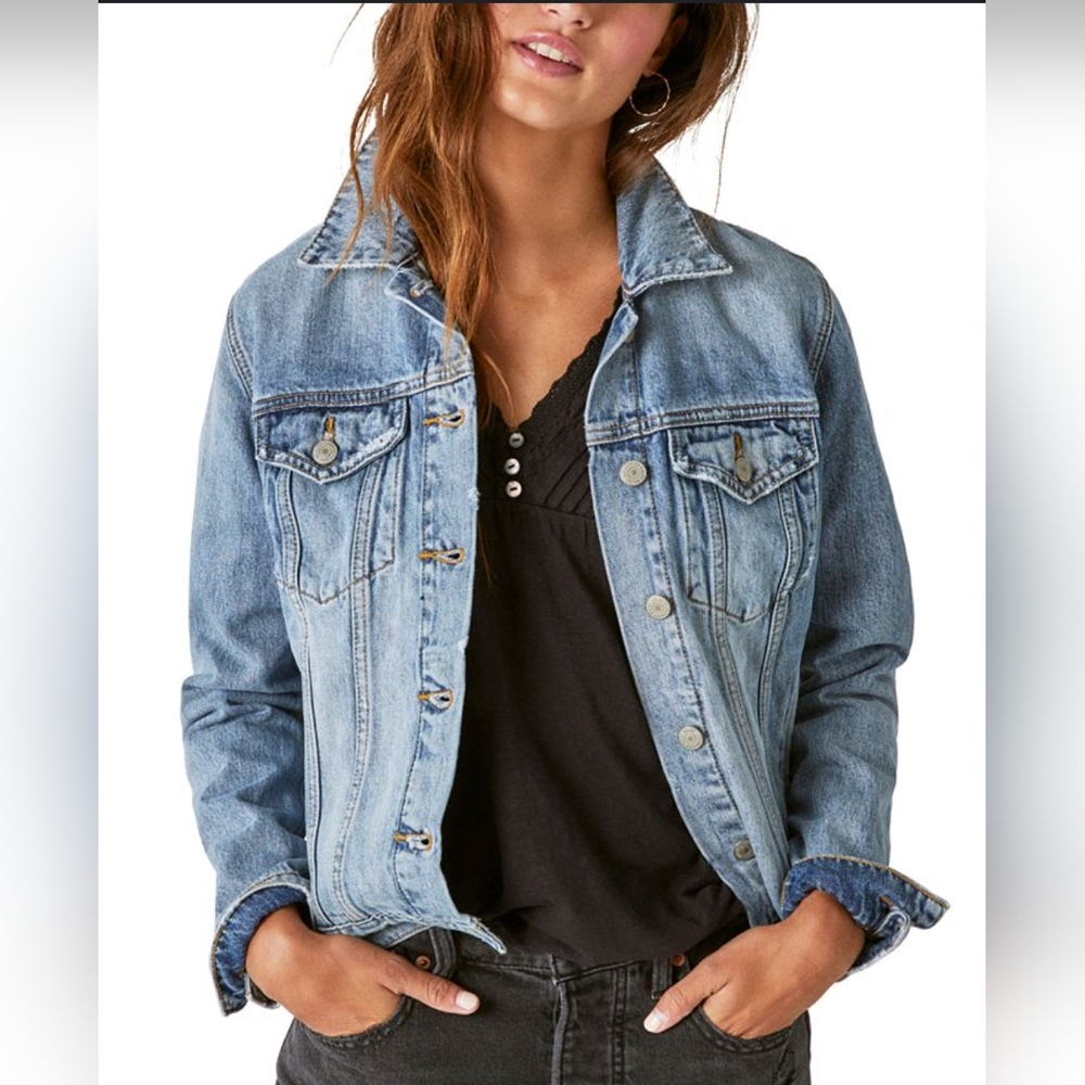 Lucky Brand, Vintage.Tomboy Trucker frayed hem Jean jacket. Denim Jacket